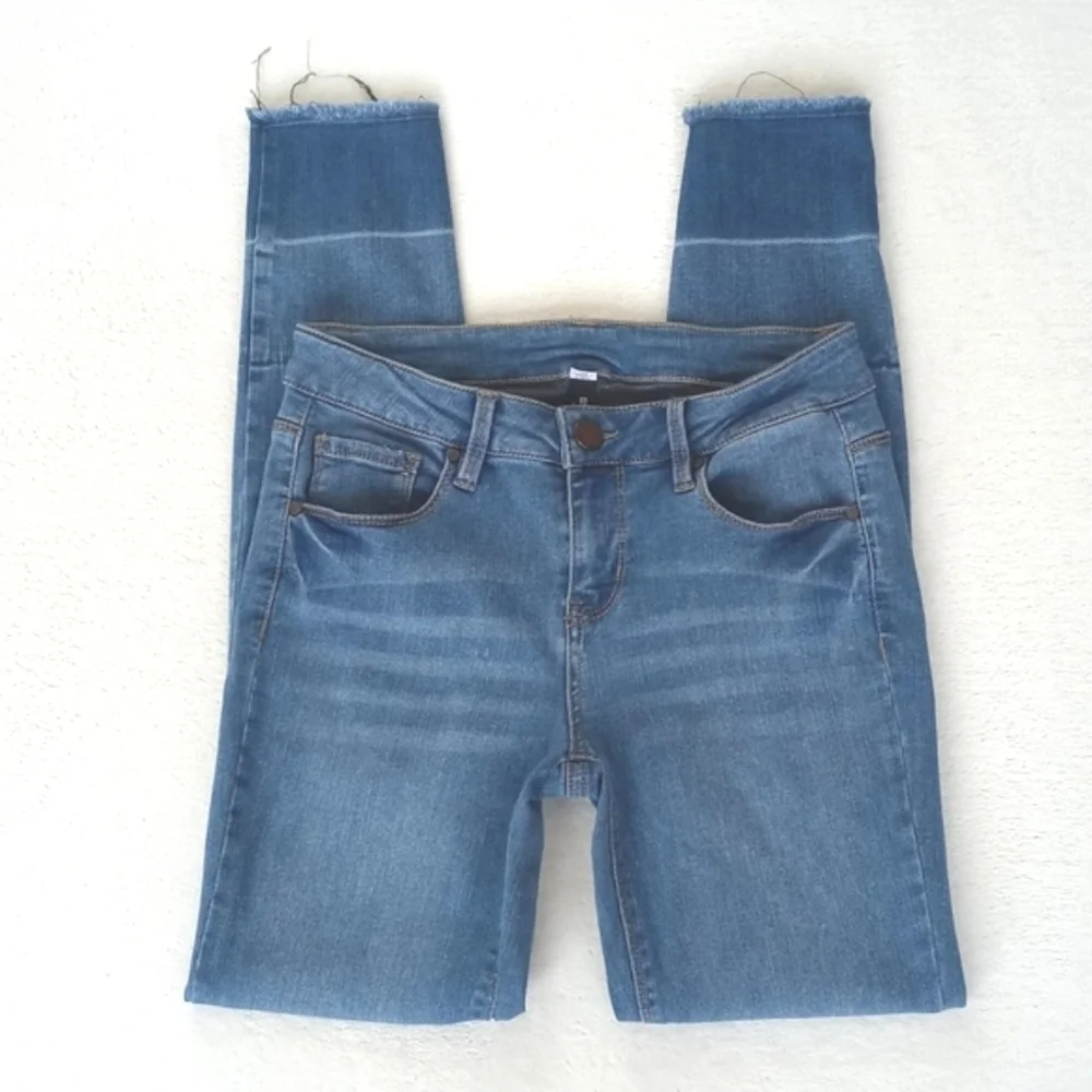 Design Lab Lord & Taylor Women’s Denim Blue Straight Frayed Leg Rayon Jeans 26